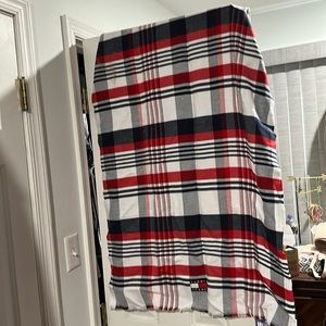 Tommy Hilfiger NWT large scarf/wrap